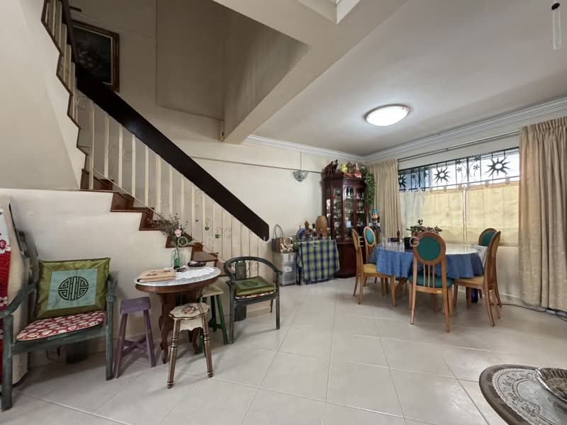 237 Hougang Street 21, 237 Hougang Street 21, 3 Bedrooms, 1,614 sqft, HDB Flat For Sale, by Florence Eng, 60066347 - Living Room - PropertyGuru.com.sg