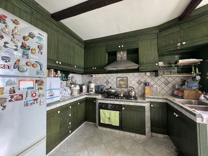 237 Hougang Street 21, 237 Hougang Street 21, 3 Bedrooms, 1,614 sqft, HDB Flat For Sale, by Florence Eng, 60066347 - Kitchen - PropertyGuru.com.sg
