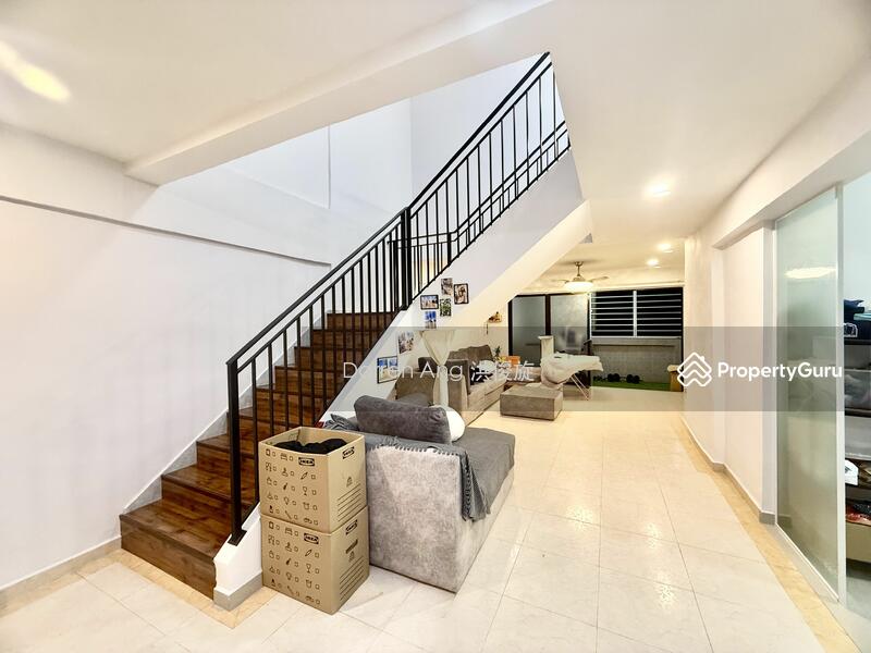 For Sale - 221 Bukit Batok East Avenue 3