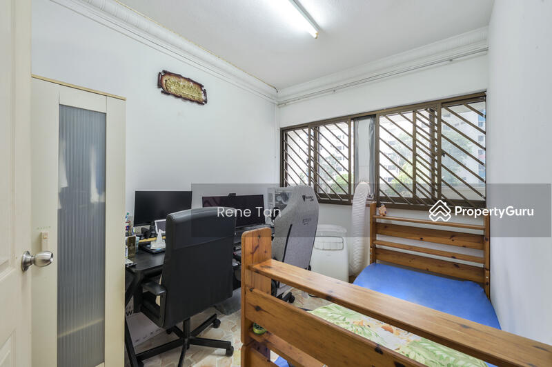 Bedroom/ Dining/ Study