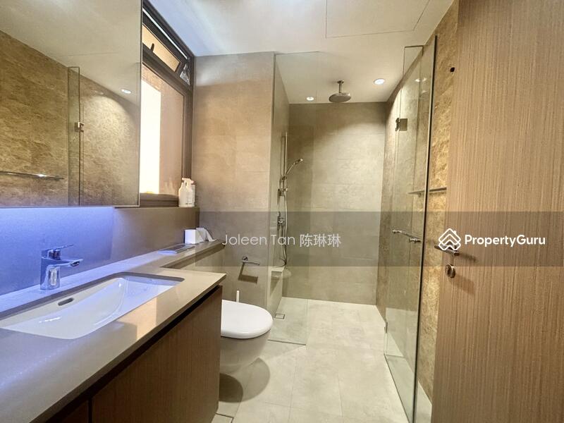 Attached bathroom 