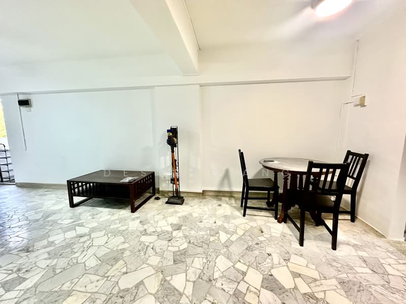 32 Holland Close, 32 Holland Close, 2 Bedrooms, 720 sqft, HDB Flat For Rent, by Desiree Ang, 60066800 - Living Room - PropertyGuru.com.sg