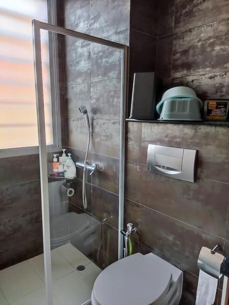Lynnsville 331, Pasir Panjang Road, Buona Vista / West Coast / Clementi New Town, Room Rental, 110 sqft, Terraced House For Rent, by Carol Lim, 60067255 - Bathroom - PropertyGuru.com.sg
