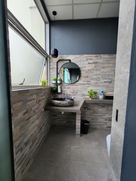 Harvest @ Woodlands, 280 Woodlands Industrial Park E5, Sembawang / Yishun, 1,658 sqft, Factory / Workshop (B2) For Sale, by David Lee 李施融, 60067517 - Bathroom - CommercialGuru.com.sg