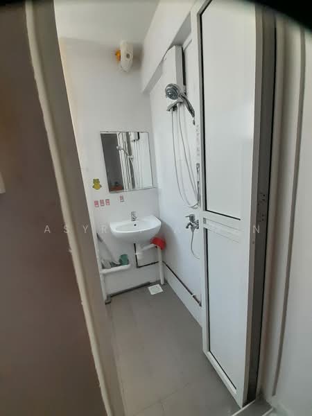 123 Yishun Street 11, 123 Yishun Street 11, Room Rental, 731 sqft, HDB Flat For Rent, by Asyraf Azman, 60067653 - Bathroom - PropertyGuru.com.sg