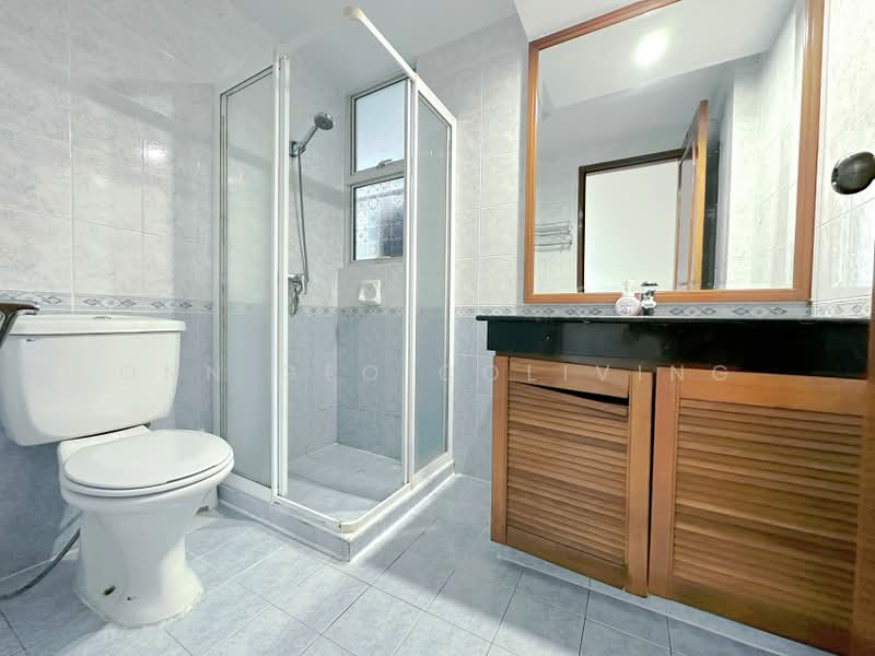 Northoaks, 20 Woodlands Cresent, Room Rental, 150 sqft, Condominium For Rent, by David, 60068311 - Bathroom - PropertyGuru.com.sg