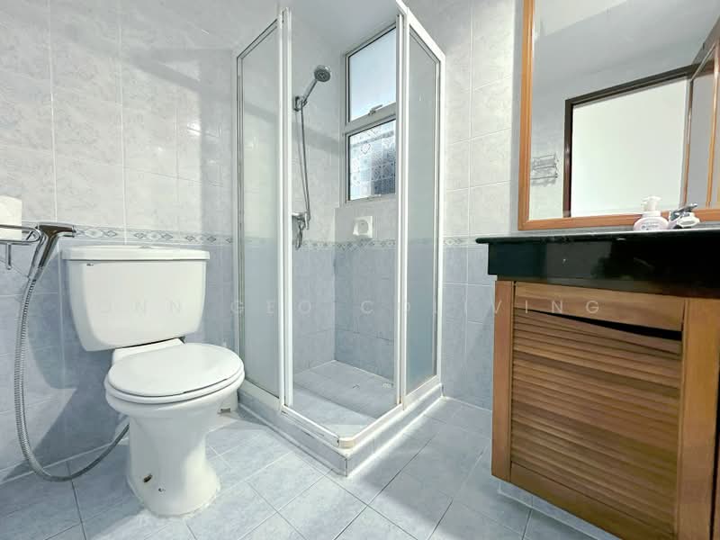Northoaks, 20 Woodlands Cresent, Room Rental, 150 sqft, Condominium For Rent, by David, 60068311 - Bathroom - PropertyGuru.com.sg