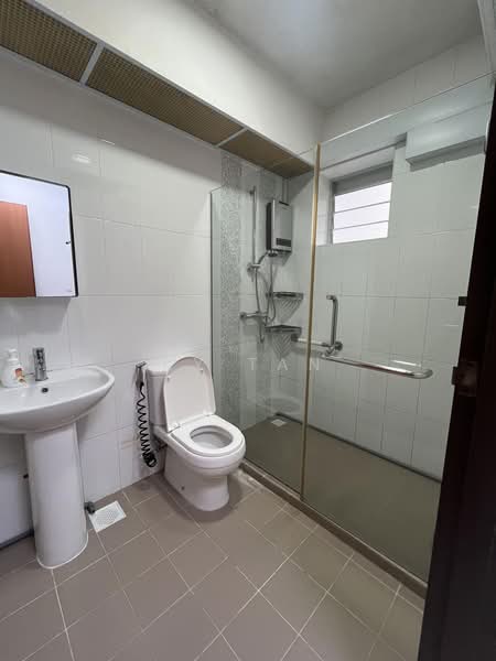 187B Fengshan GreenVille, 187B Bedok North Street 4, Room Rental, 180 sqft, HDB Flat For Rent, by KY Tan, 60068350 - Master Bathroom - PropertyGuru.com.sg