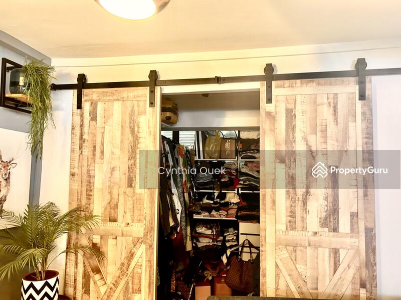Common Room 2 with tasteful sliding door
