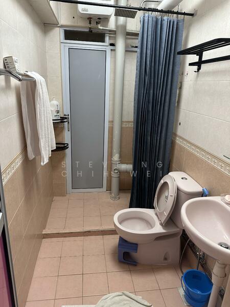 290 Bishan Street 24, 290 Bishan Street 24, 3 Bedrooms, 1,300 sqft, HDB Flat For Rent, by Steve Ng Chih Wei, 60068495 - Bathroom - PropertyGuru.com.sg