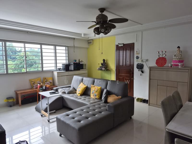 211 Bukit Batok Street 21, 211 Bukit Batok Street 21, 3 Bedrooms, 1,119 sqft, HDB Flat For Sale, by Luke Chew, 60068574 - Living Room - PropertyGuru.com.sg