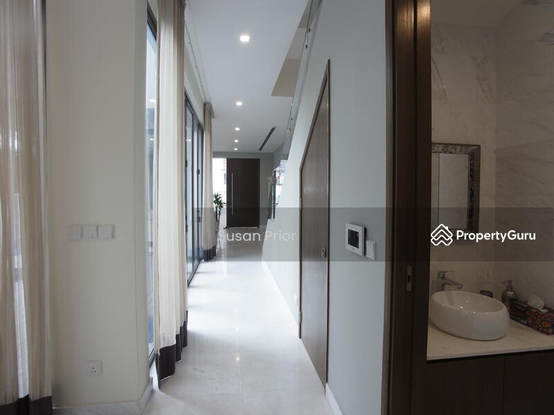 For Sale - Toh Drive - Designer Decor 5+1 Semi / Lap Pool