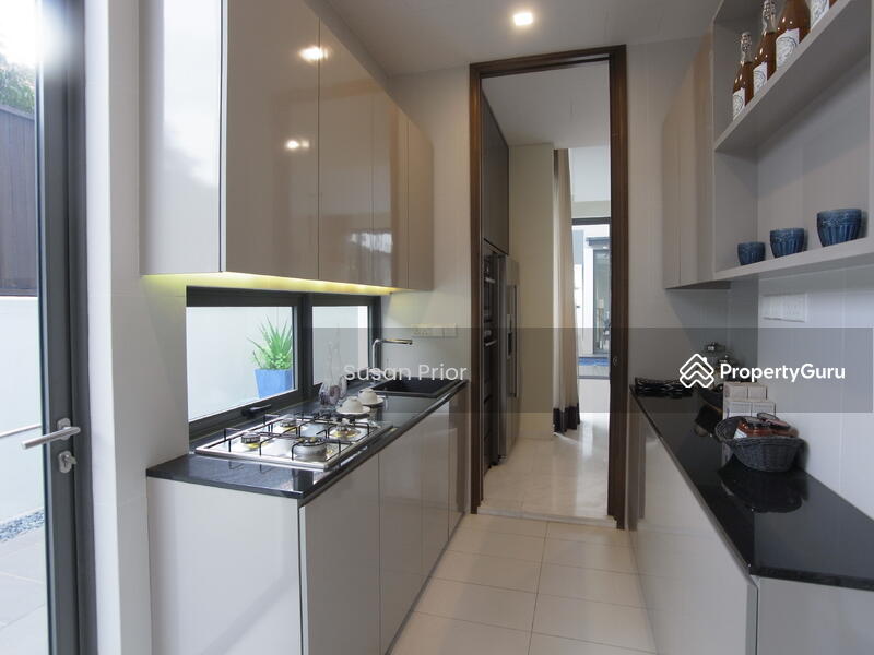 For Sale - Toh Drive - Designer Decor 5+1 Semi / Lap Pool