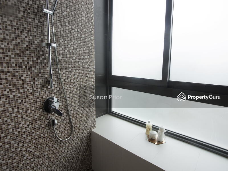For Sale - Toh Drive - Designer Decor 5+1 Semi / Lap Pool