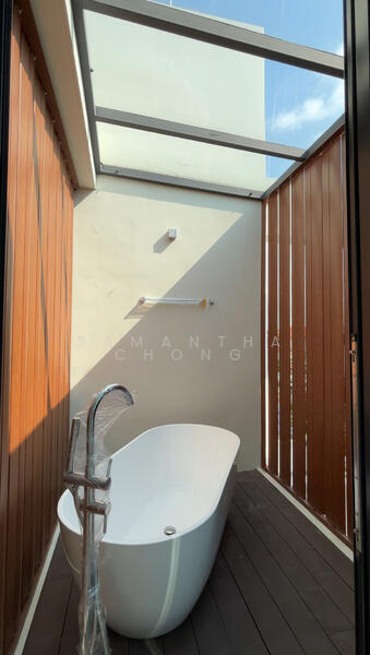 Open Sky Bathtub