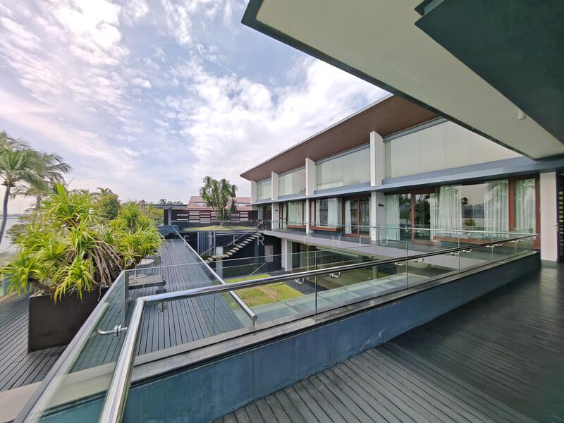 Level 2 Balcony & Sun Deck