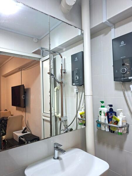 468 Ang Mo Kio Avenue 10, 468 Ang Mo Kio Avenue 10, 2 Bedrooms, 721 sqft, HDB Flat For Rent, by Cheryne Hoo, 60069218 - Bathroom - PropertyGuru.com.sg