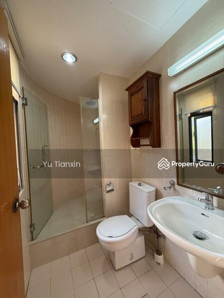 Common Room 2 Bathroom