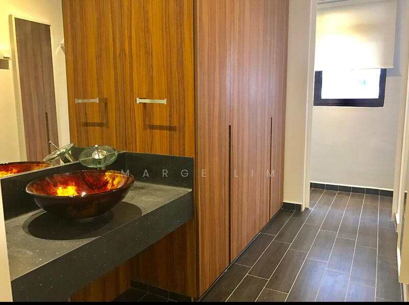 Walkway - Bathrm/Toilet / Utility Rm
