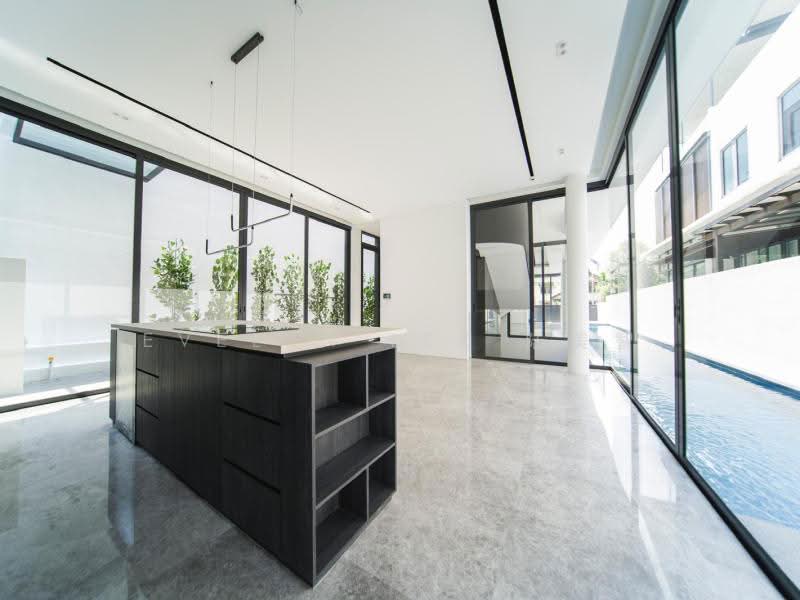 ⭐️EVELYN 94889556‼️MODERN DETACHED @ D5⭐️1KM TO HENRY PARK‼️WALK TO MRT⭐️POOL, BASEMENT & ATTIC‼️, , 8 Bedrooms, 10,200 sqft, Detached House For Sale, by Evelyn Lek 陆美智, 60069776 - Kitchen - PropertyGuru.com.sg