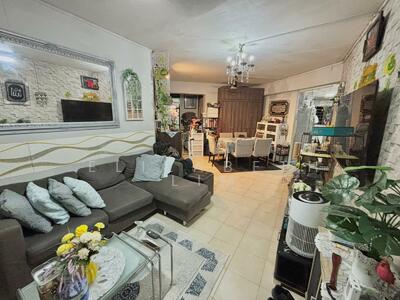 For Sale - ⭐ All Races Eligible ⭐ 4-Room near Marsiling MRT