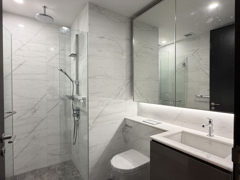 Midtown Bay, 122 Beach Road, Studio, 409 sqft, Condominium For Rent, by Raymond Ler, 60069945 - Bathroom - PropertyGuru.com.sg