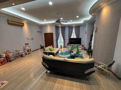 For Sale - Chuan Drive