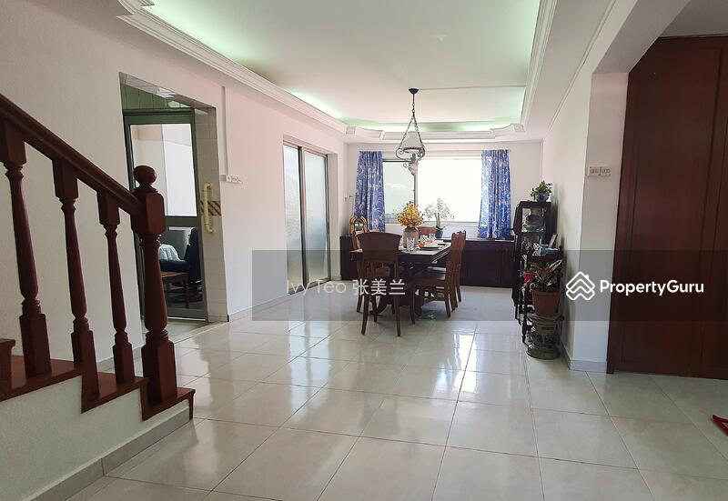 View of the dining area fm the entrance