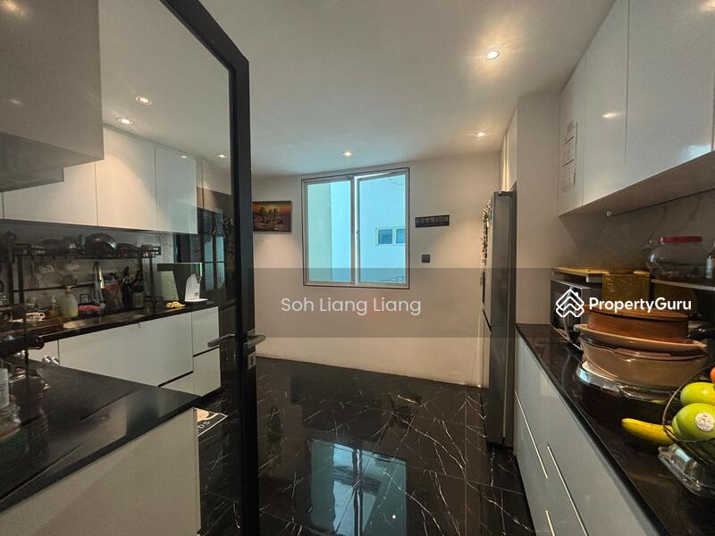 Spacious Kitchen