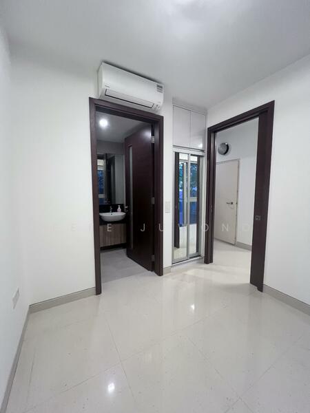 Centra Studios, 25 Lorong 25 Geylang, Eunos / Geylang / Paya Lebar, 1 Bedroom, 377 sqft, Apartment For Rent, by Fefe Juwono, 60071567 - Bedroom and Bathroom - PropertyGuru.com.sg