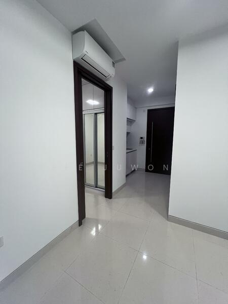 Centra Studios, 25 Lorong 25 Geylang, Eunos / Geylang / Paya Lebar, 1 Bedroom, 377 sqft, Apartment For Rent, by Fefe Juwono, 60071567 - Hallway - PropertyGuru.com.sg