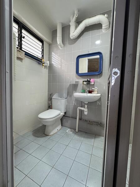 Master en-suite bathroom