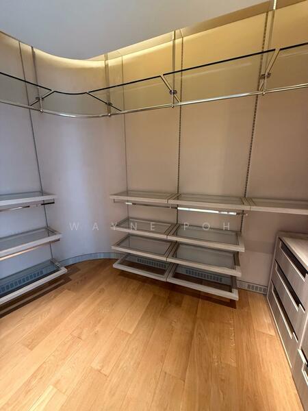 Walk-in Closet