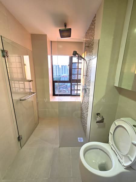 Regent Residences, 1091 Serangoon Road, 2 Bedrooms, 861 sqft, Condominium For Rent, by Alvin Chan, 60071988 - Master Room Bathroom - PropertyGuru.com.sg