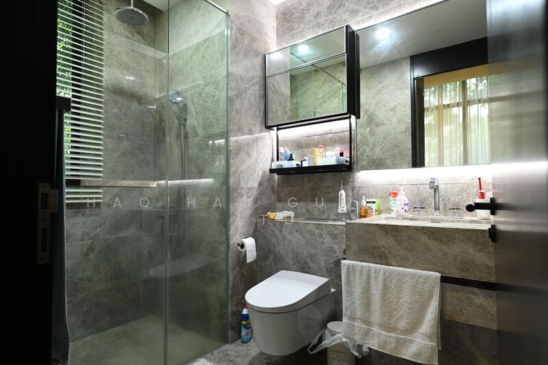 Martin Modern Apartment For Sale at S$ 4,000,000 | PropertyGuru Singapore - Bathroom