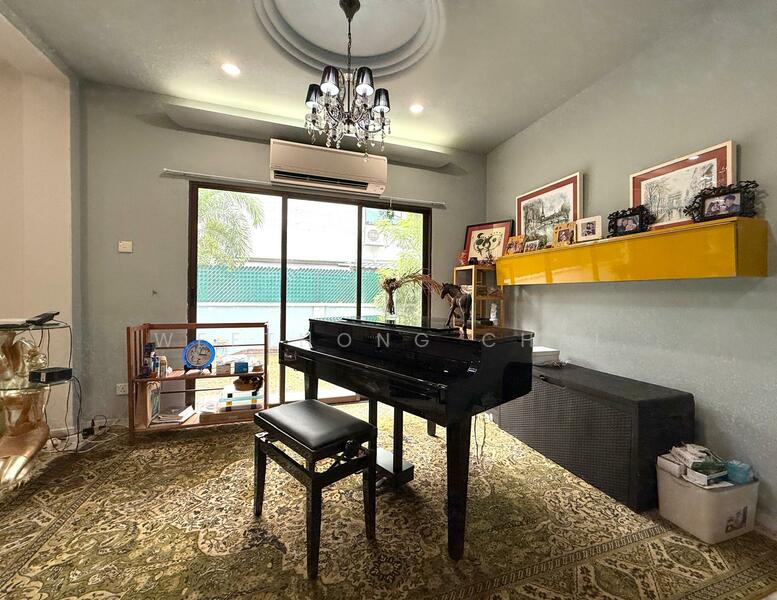 For Sale - ⭐⭐LANDED7772@charming 999 yrs beachfront Resort living (D18) 4rm