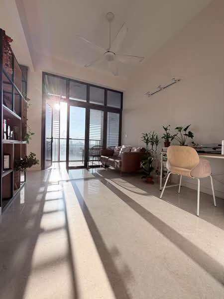 Seahill, West Coast Crescent, 1 Bedroom, 527 sqft, Condominium For Sale, by Jenn K, 60072562 - Living Room w/Sunrise - PropertyGuru.com.sg