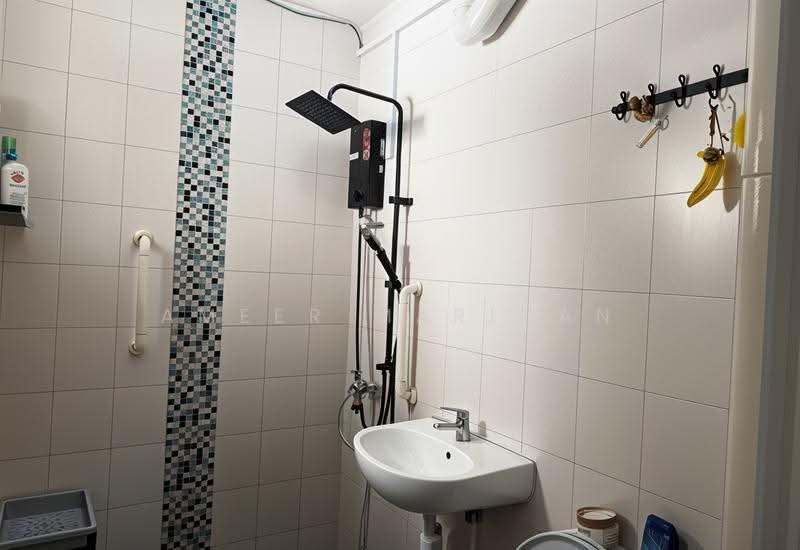 446 Tampines Street 42, 446 Tampines Street 42, Pasir Ris / Tampines, 3 Bedrooms, 1,130 sqft, HDB Flat For Sale, by Ameer Marican, 60073122 - Bathroom - PropertyGuru.com.sg
