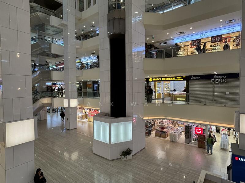 Lucky Plaza, 304 Orchard Road, 441 sqft, Mall Shop For Sale, by