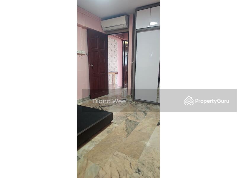 Spacious commin room with aircon unit