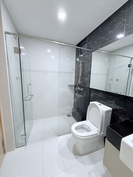 Esparina Residences, 117 Compassvale Bow, 2 Bedrooms, 678 sqft, Executive Condominium For Rent, by Anthea Yeo 杨丽娇, 60073597 - Bathroom - PropertyGuru.com.sg