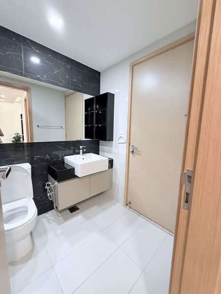 Esparina Residences, 117 Compassvale Bow, 2 Bedrooms, 678 sqft, Executive Condominium For Rent, by Anthea Yeo 杨丽娇, 60073597 - Bathroom - PropertyGuru.com.sg
