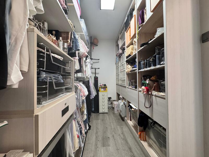 Master - walk in wardrobe