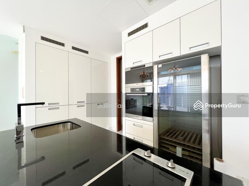 Dry kitchen 