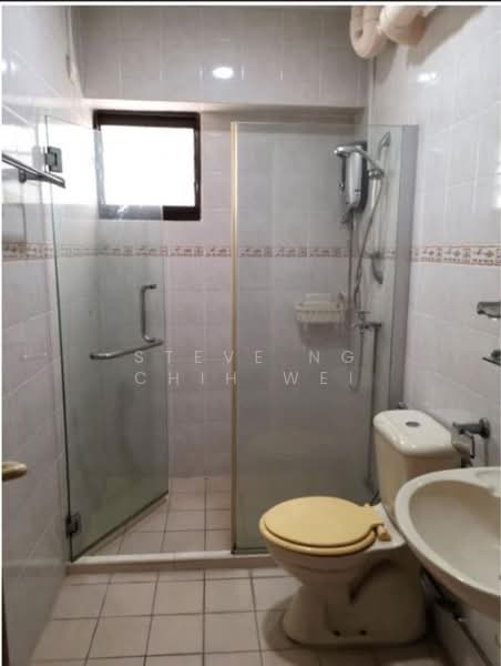 458 Clementi Avenue 3, 458 Clementi Avenue 3, 3 Bedrooms, 1,100 sqft, HDB Flat For Rent, by Steve Ng Chih Wei, 60074409 - Bathroom - PropertyGuru.com.sg