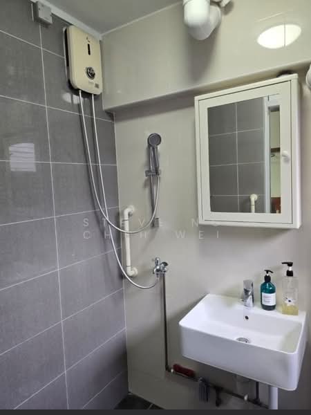 934 Jurong West Street 91, 934 Jurong West Street 91, 3 Bedrooms, 1,100 sqft, HDB Flat For Rent, by Steve Ng Chih Wei, 60074410 - Bathroom - PropertyGuru.com.sg
