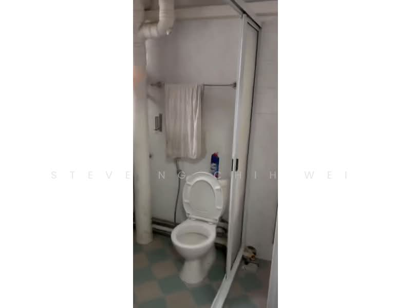664A Jurong West Street 64, 664A Jurong West Street 64, 3 Bedrooms, 1,000 sqft, HDB Flat For Rent, by Steve Ng Chih Wei, 60074414 - Bathroom - PropertyGuru.com.sg