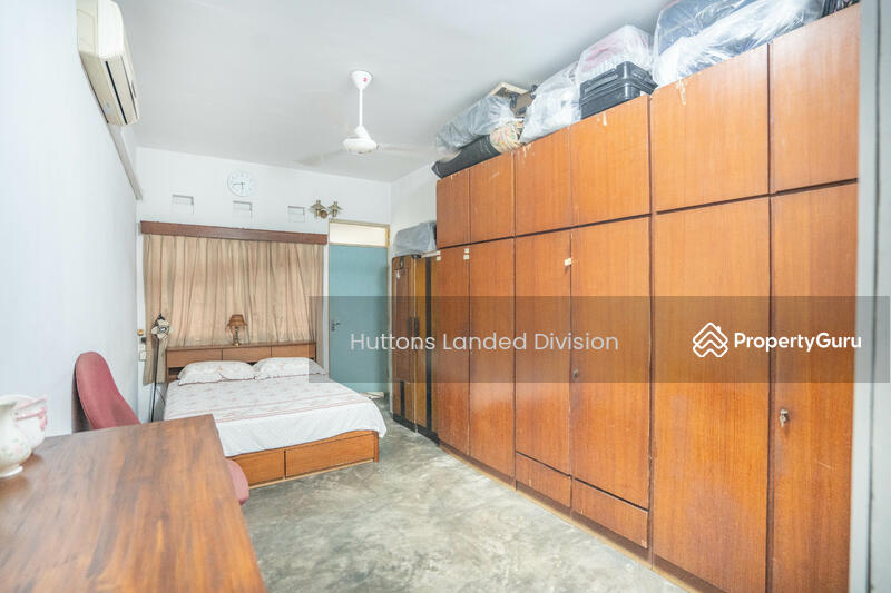 For Sale - 2 Sty Freehold Corner Terrace Walk to MRT @ $15xx PSF