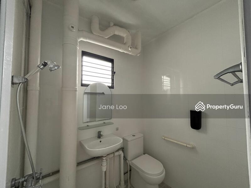 For Sale - 661 Hougang Avenue 4
