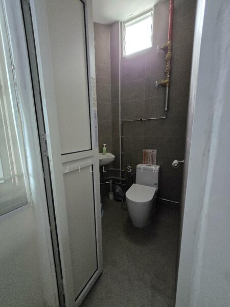 249 jurong east, Jurong east, 721 sqft, Shop / Shophouse For Rent, by Jill Sim, 60076693 - Bathroom - CommercialGuru.com.sg
